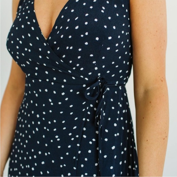 Spring & summer flowy midi wrap dress by The RESET, blue & white polka dots - Picture 4 of 4